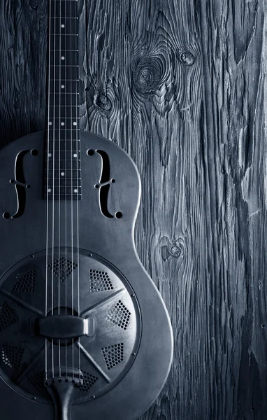Modrá kytara na dřeva — Stock fotografie