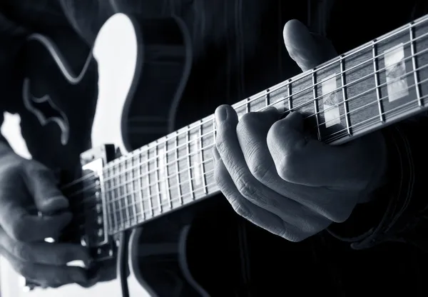 Hraní na kytaru — Stock fotografie