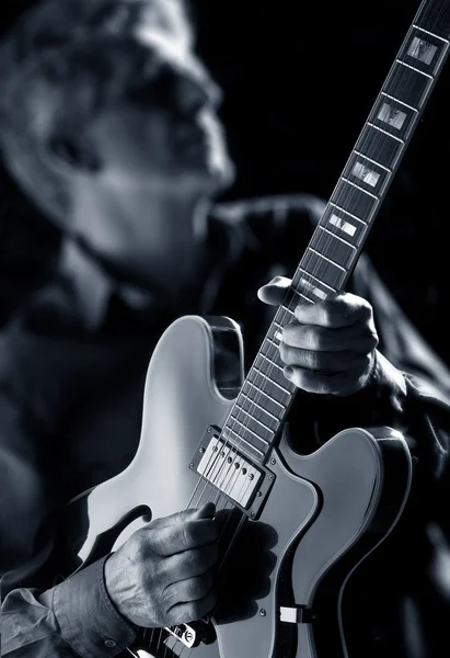 Джаз-ф'южну гітарист — стокове фото