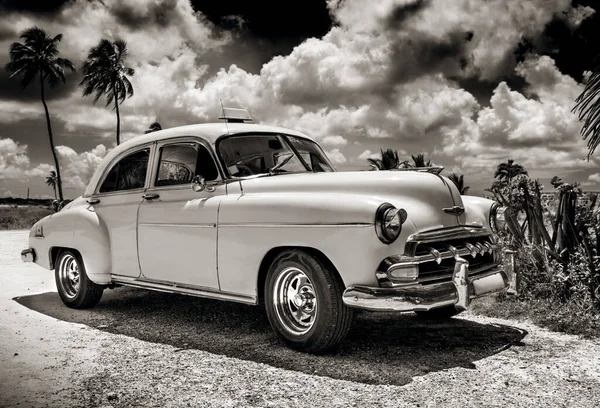 Coche Vintage Americano Playa Cuba — Foto de Stock