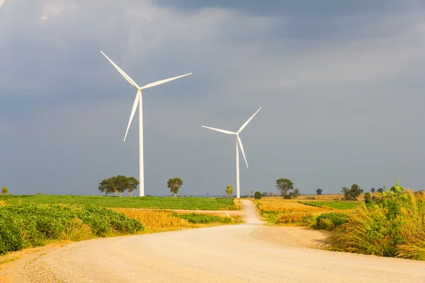 Cesta k větrné turbíny — Stock fotografie