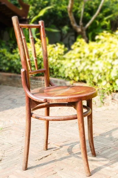 Kahverengi vintage sandalye — Stok fotoğraf