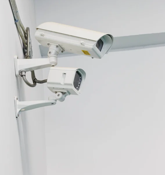 CCTV camera op de muur — Stockfoto