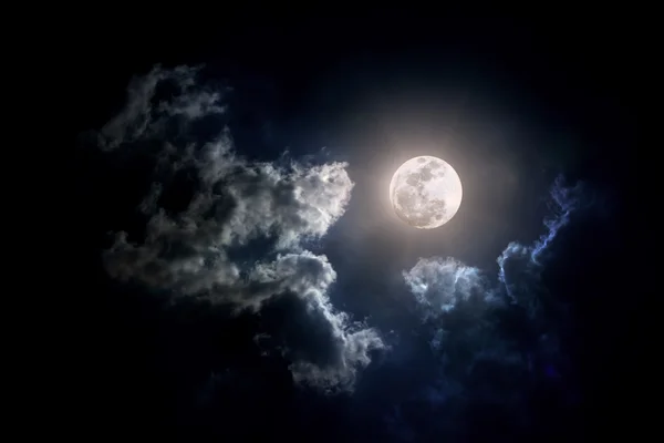 bulutlu bir günde moon