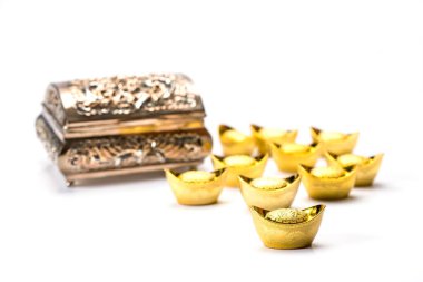 Çin Yeni Yıl Süslemeleri için altın külçeler.