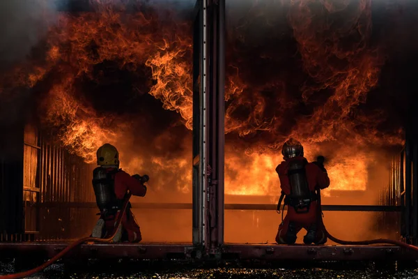 Firefighters Extinguished Fire Burning Fiercely Building — Stock Photo, Image