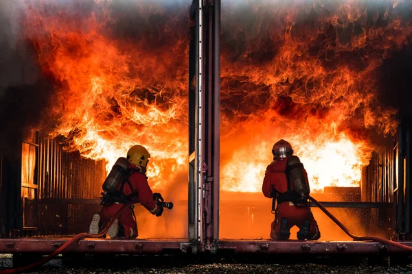 Firefighters Extinguished Fire Burning Fiercely Building — Stock Photo, Image