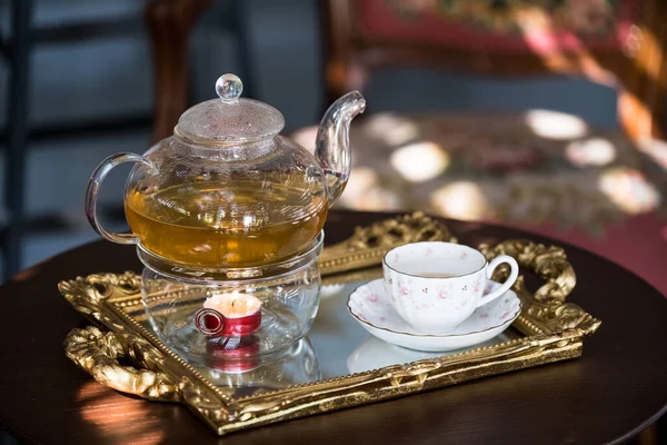 Gorąca Herbata Garnku Filiżanka Herbaty Pięknej Tacy — Zdjęcie stockowe