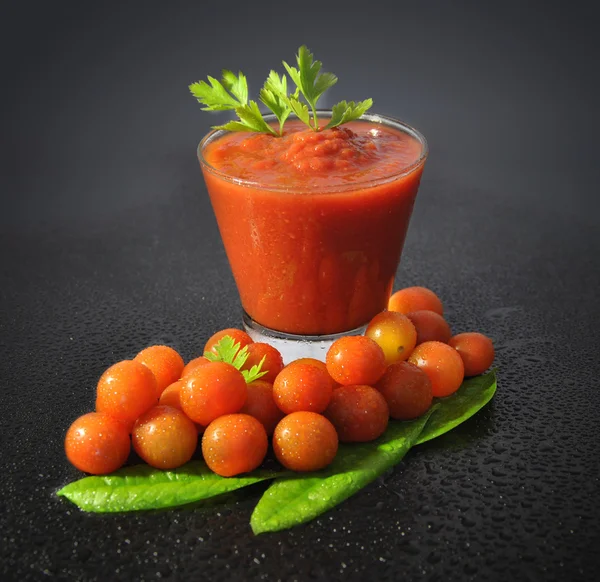 Bicchiere di gazpacho o zuppa di pomodoro — Foto Stock