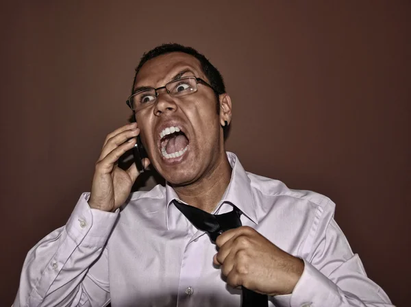 Joven hombre de negocios hablando por teléfono — Foto de Stock