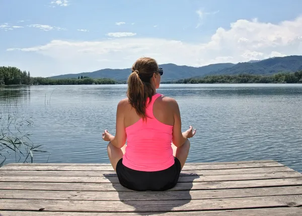 Woman meditating — Stock Photo, Image