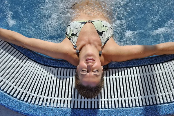 Woman in a jacuzzi — Stock Photo, Image