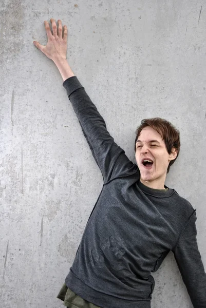 Young man climbs up — Stock Photo, Image