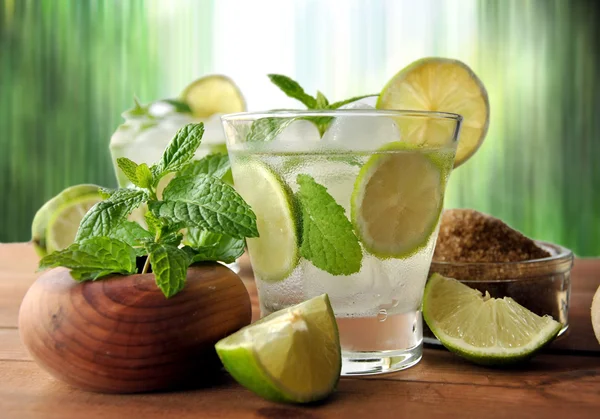 Glass of mojito cocktail w — Stock Photo, Image