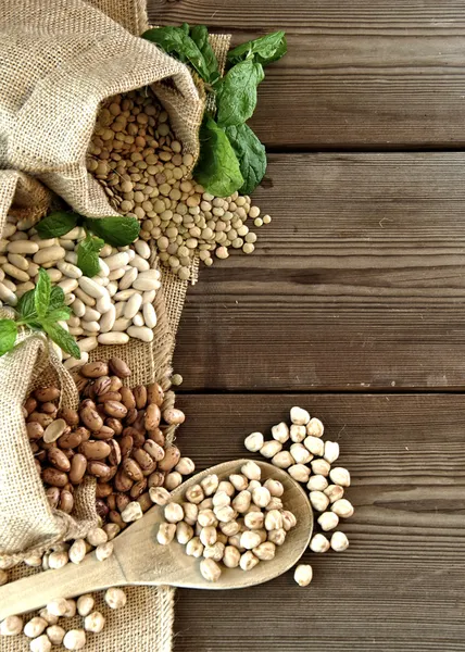 Lentejas, garbanzos, judías rojas — Foto de Stock