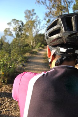 sporcu sürme dağ bisikleti 