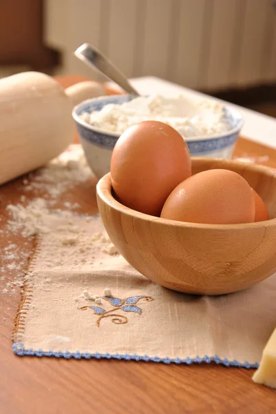 Harina, huevos y leche — Foto de Stock