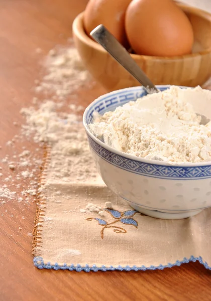 Flour, eggs and milk — Stock Photo, Image