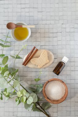 Doğal ev yapımı sabun. Soda, yağ ve kokulu yağlardan yapılır..