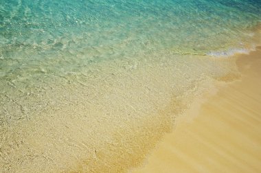 mavi su dalgaların kıyıya yakın yerde 5