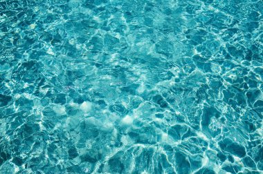 güneşli bir günde 4 su ripples