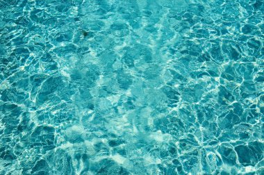 güneşli bir günde 5 su ripples