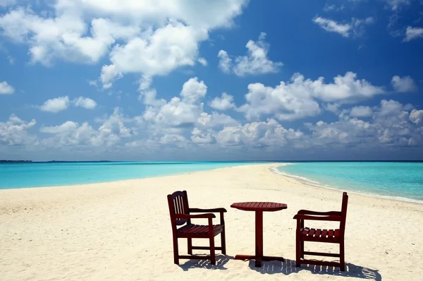 Two chairs and one table are on a beach — Stock Photo, Image