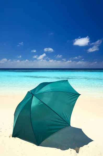 Umbrella is on a beach — Stock Photo, Image