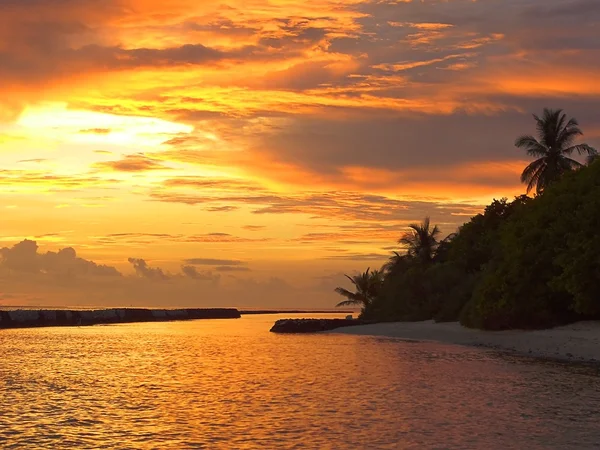 Staggering maldives sunset — Stock Photo, Image