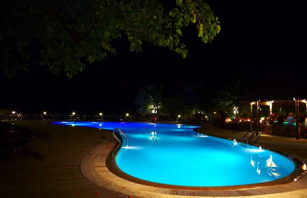 Tropik bir otelde havuz — Stok fotoğraf