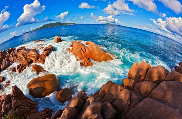 Seascape view with a huge stones — Stock Photo, Image