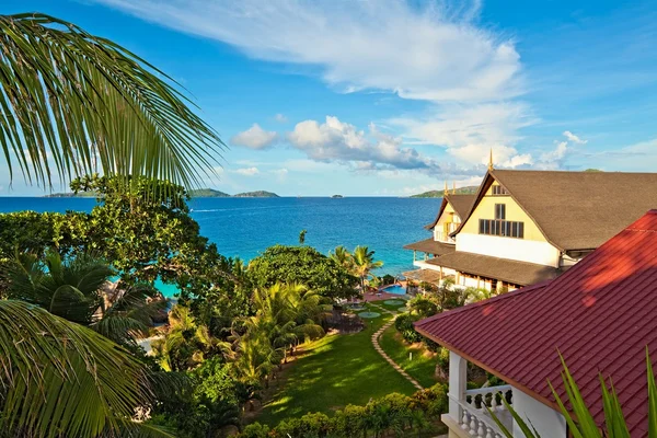 deniz manzarası görünümü ile tropikal bir hote