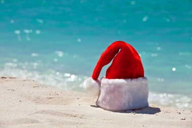 Santa şapka sahilde mi