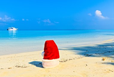 Santa şapka sahilde mi