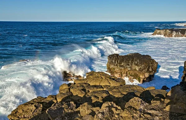 Хвилі Котяться Скелі Маврикій Індіанський Осей — стокове фото