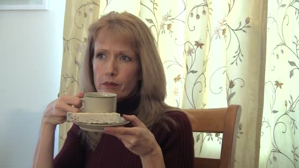 Woman drink tea — Stock Video