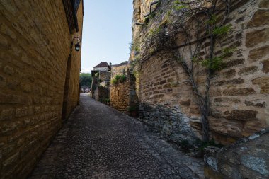 Fransa 'nın güneybatısındaki Verzac yakınlarında La Roque-Gageac' taki Fort de La Roque-Gageac caddeleri. Yüksek kalite fotoğraf