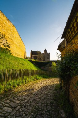 Beynac-et-Cazenac, Fransa 'nın güneybatısında Dordogne iline bağlı bir köydür. Ortaçağ Şatosu Beynac komünde yer almaktadır..