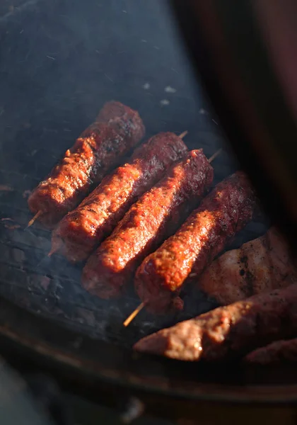 American Street food on cooking grill Kolbász — Stock Fotó