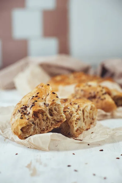 Pâtisserie feuilletée, vertuta ou placinda au chou — Photo