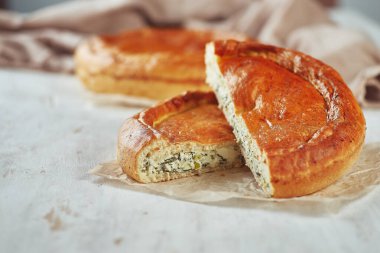 Seçici Odaklanma Geleneksel et masaya kapalı pasta.