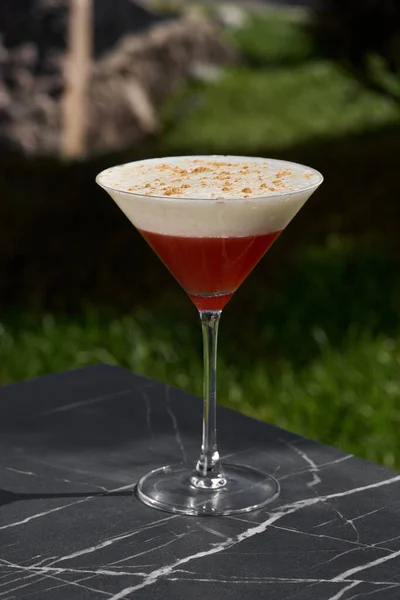 Red Cocktail Froth Shaving Restaurant Table Bar Menu Copy Space — Stockfoto