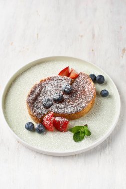 Crack Pie, Amerikan tatlısı, bol tuzlu tatlı, yulaf ezmesi esaslı, masada. Pankart