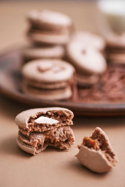 Chocolate Macarons Chocolate Filling French Meringue Cookies Macaron Copy Space — Stock Photo, Image