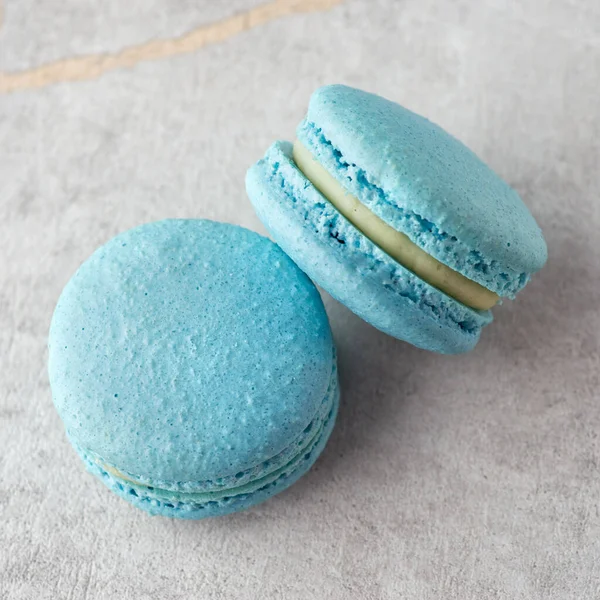 Sweet banana macarons on a stone background. Traditional French dessert — Foto Stock