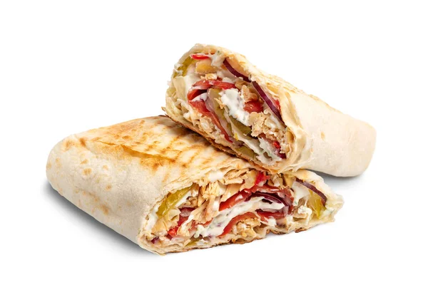 Tavuk şavurma, kebap burrito dolumu, beyaz arka planda izole edilmiş..