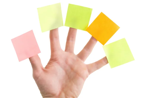 Mão com post colorido em branco que observa — Fotografia de Stock