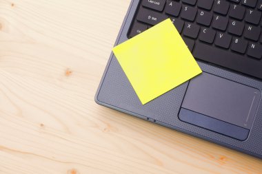 office öğeleri ile dizüstü bilgisayar