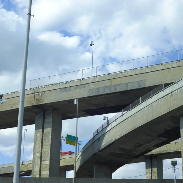 Concrete snelweg viaducten — Stockfoto