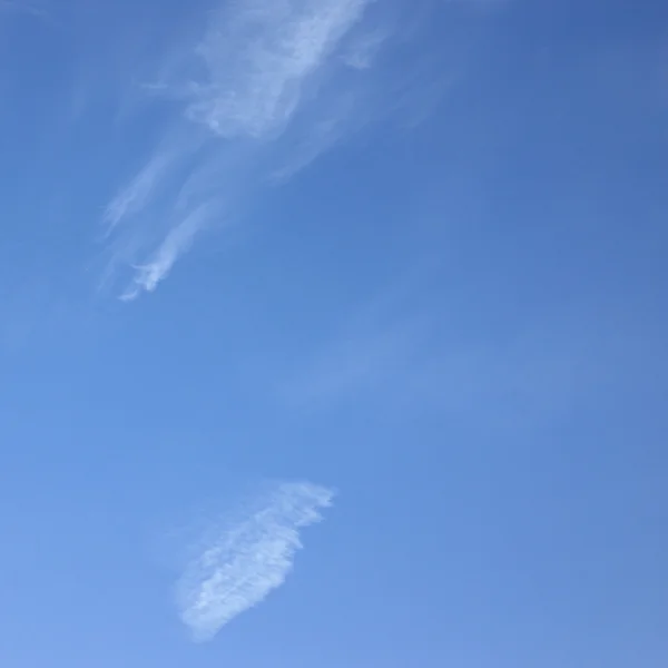 Ciel bleu avec nuages — Photo